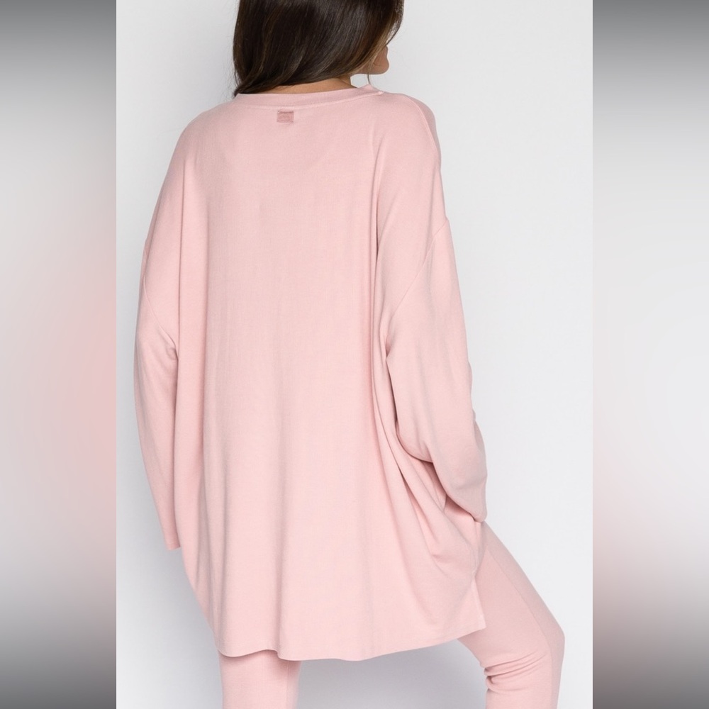 The Foxy Kind All Weekend Long Pant Set Long Sleeve
Perfect Pink
Sold Out Online - Picture 5 of 5